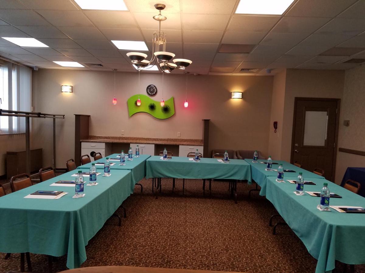 Super 8 By Wyndham Plattsburgh Hotel Екстериор снимка