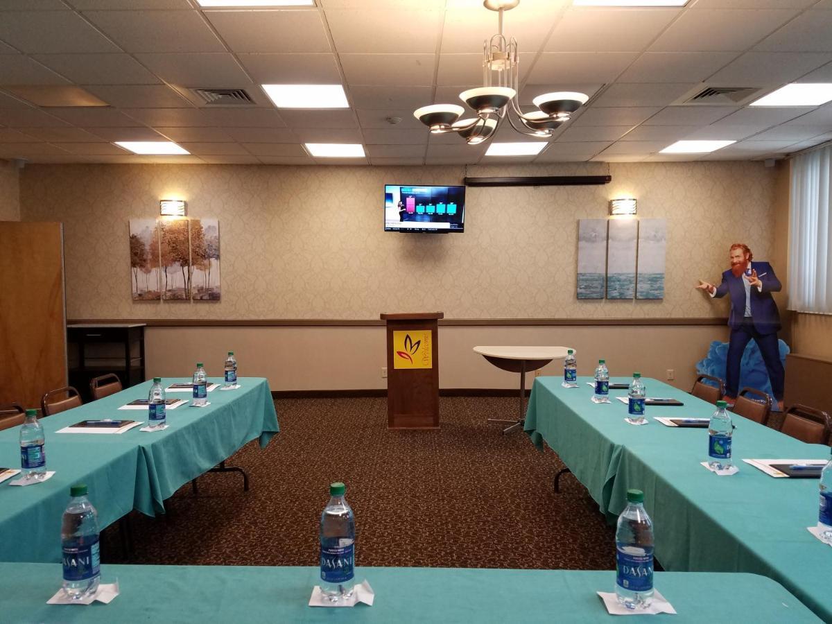 Super 8 By Wyndham Plattsburgh Hotel Екстериор снимка