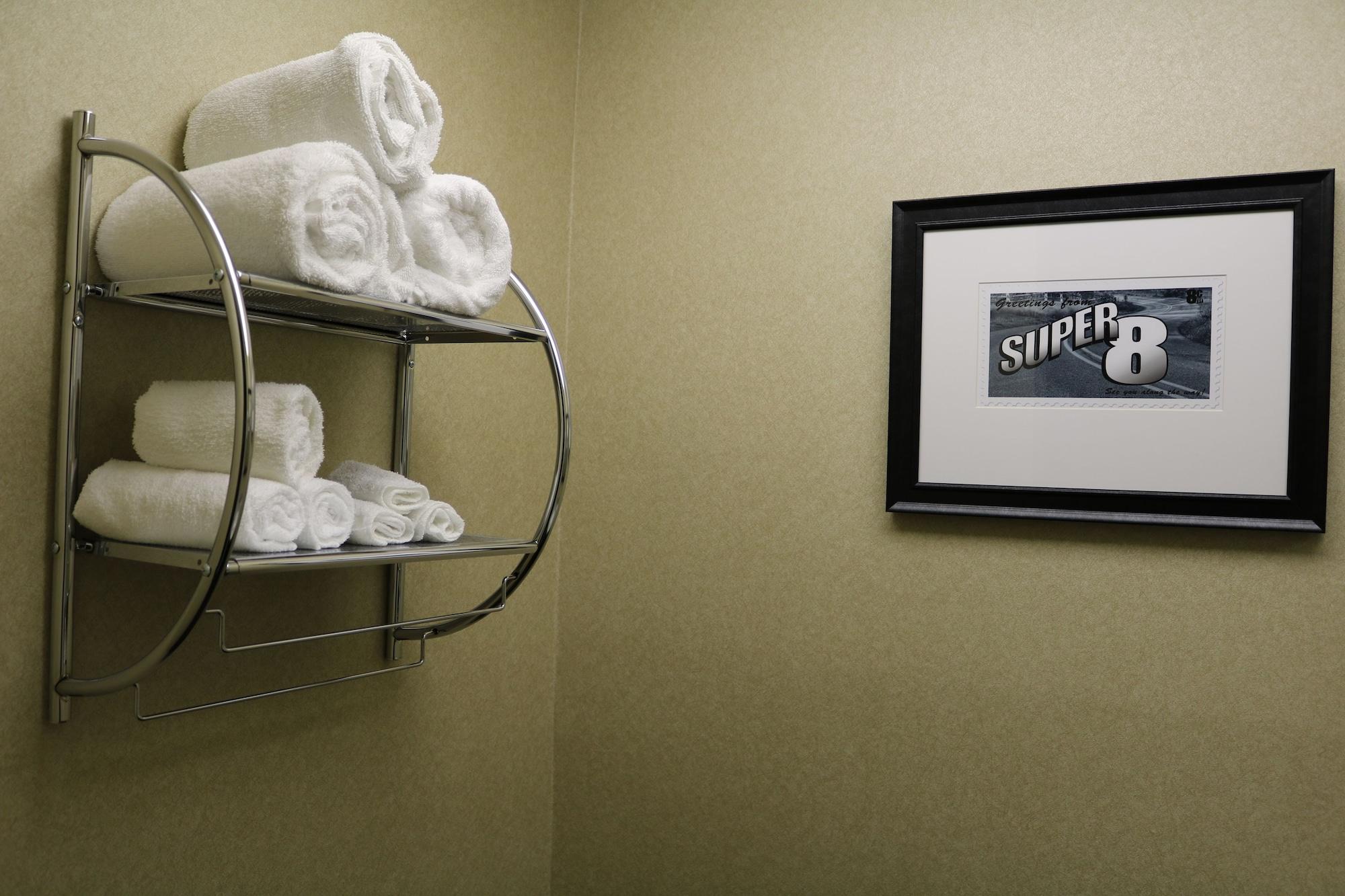 Super 8 By Wyndham Plattsburgh Hotel Екстериор снимка