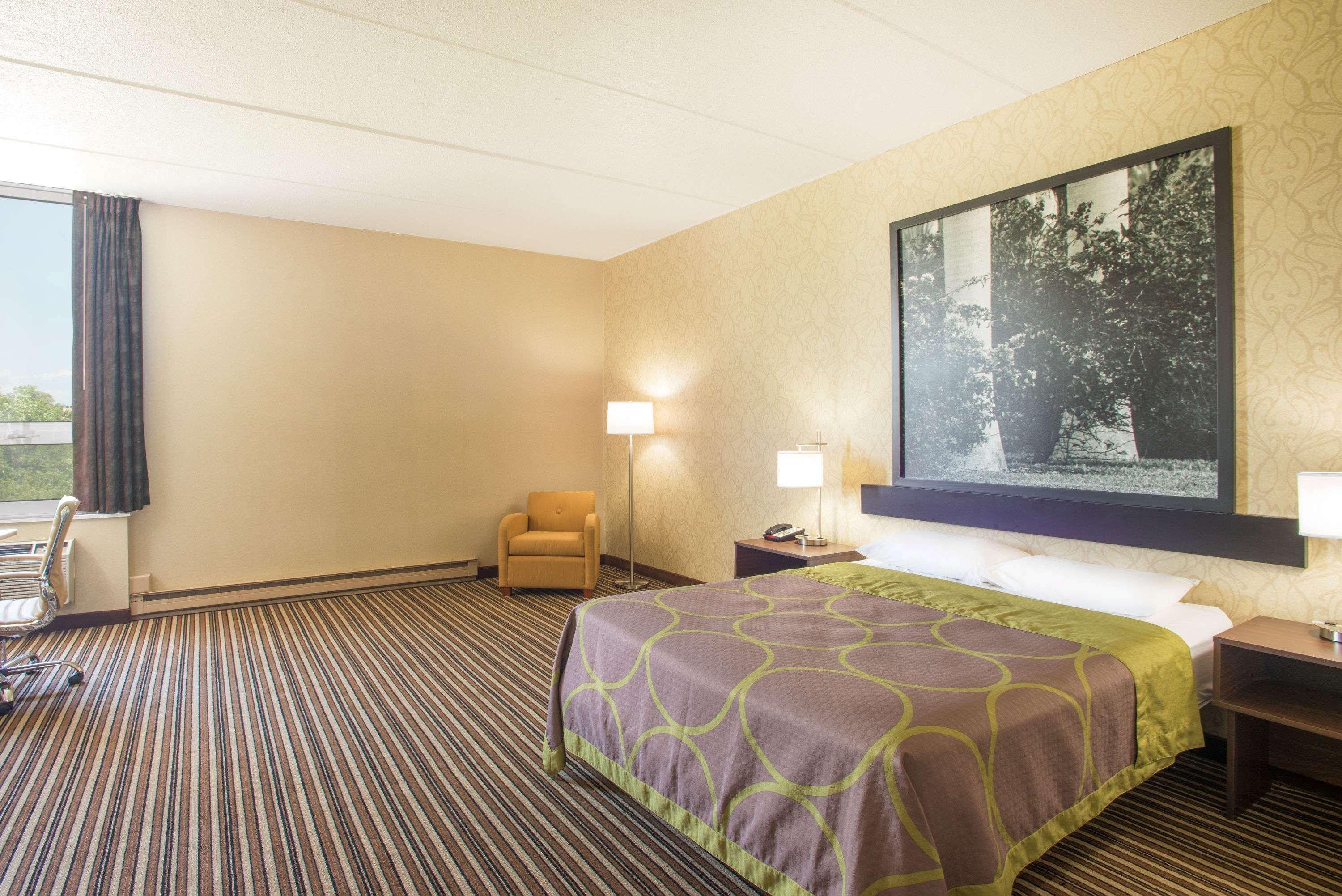 Super 8 By Wyndham Plattsburgh Hotel Екстериор снимка