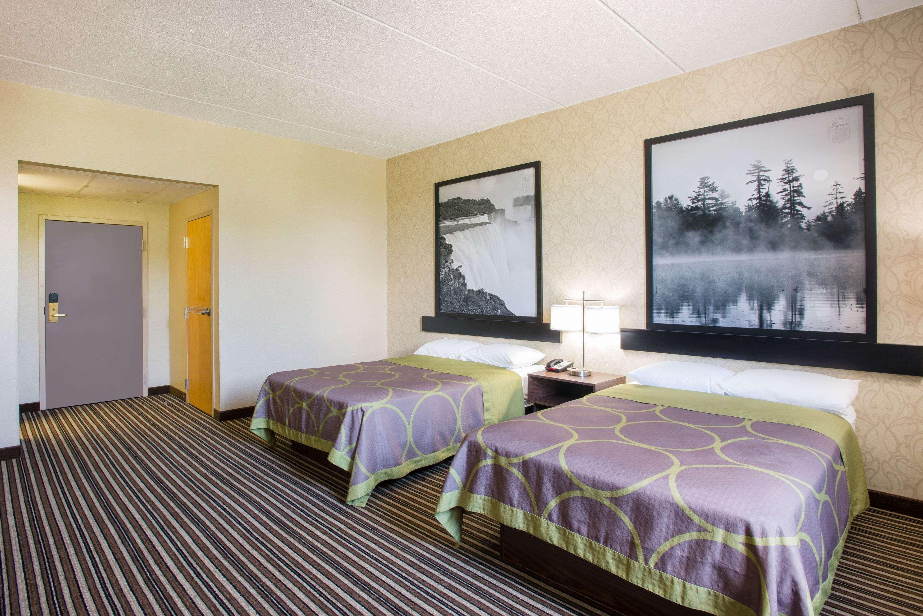 Super 8 By Wyndham Plattsburgh Hotel Екстериор снимка