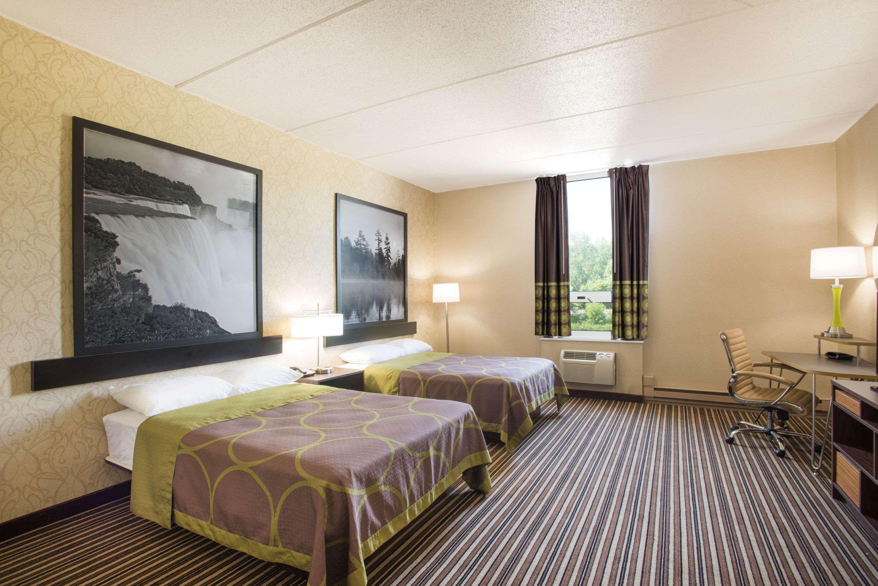 Super 8 By Wyndham Plattsburgh Hotel Екстериор снимка