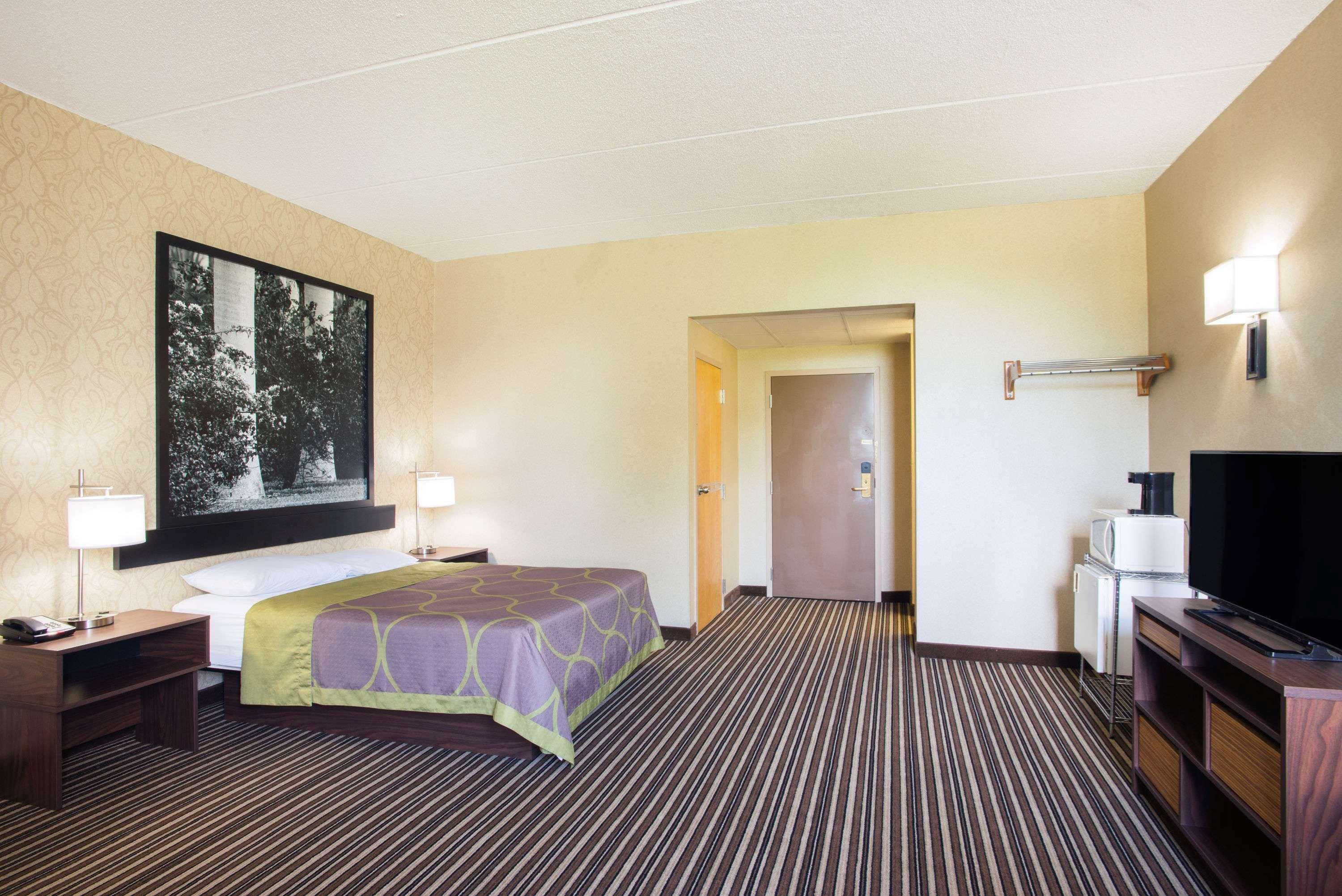 Super 8 By Wyndham Plattsburgh Hotel Екстериор снимка