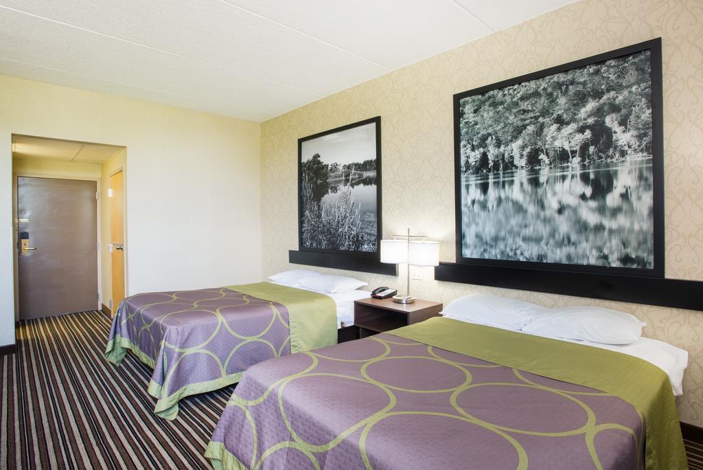 Super 8 By Wyndham Plattsburgh Hotel Екстериор снимка