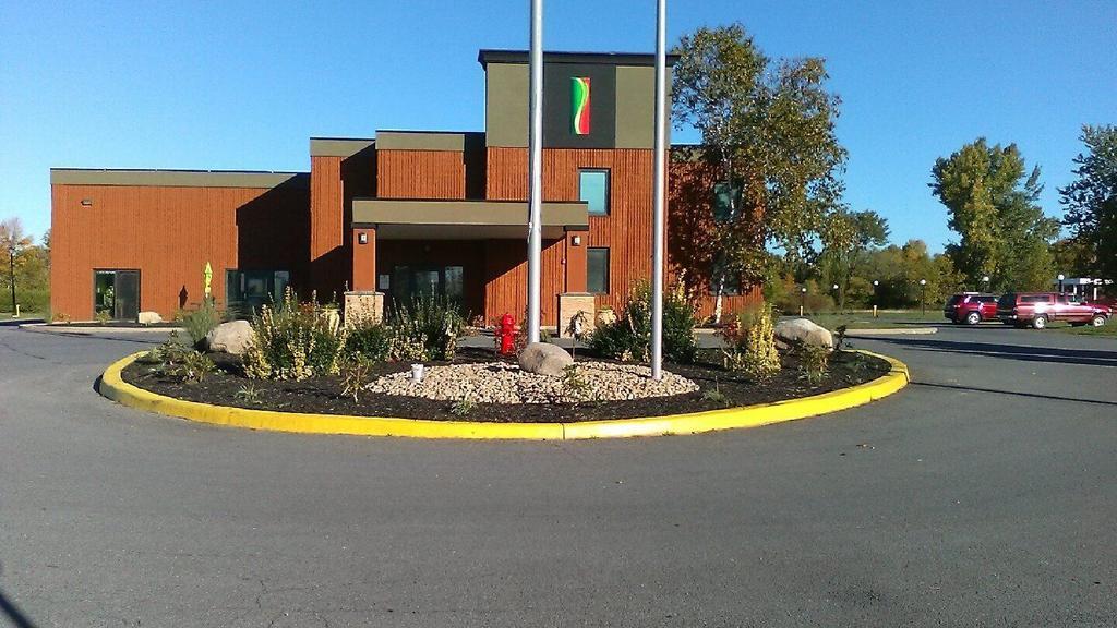 Super 8 By Wyndham Plattsburgh Hotel Екстериор снимка