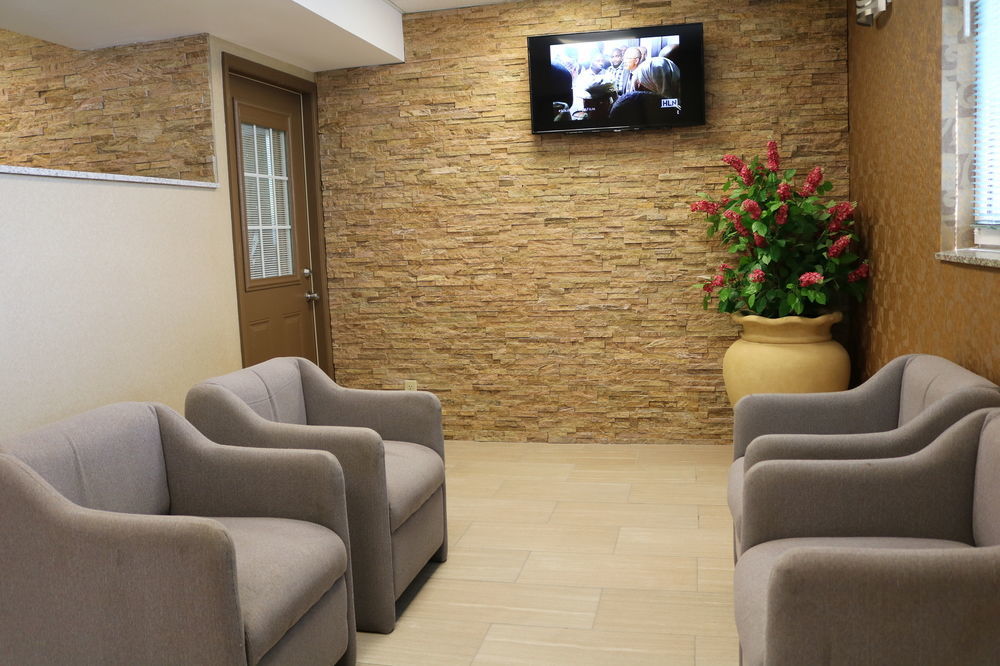 Super 8 By Wyndham Plattsburgh Hotel Екстериор снимка