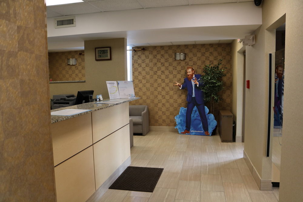 Super 8 By Wyndham Plattsburgh Hotel Екстериор снимка