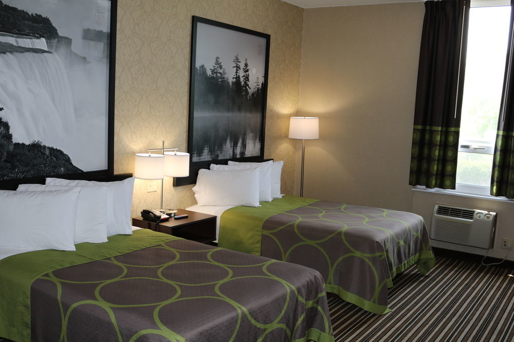 Super 8 By Wyndham Plattsburgh Hotel Екстериор снимка