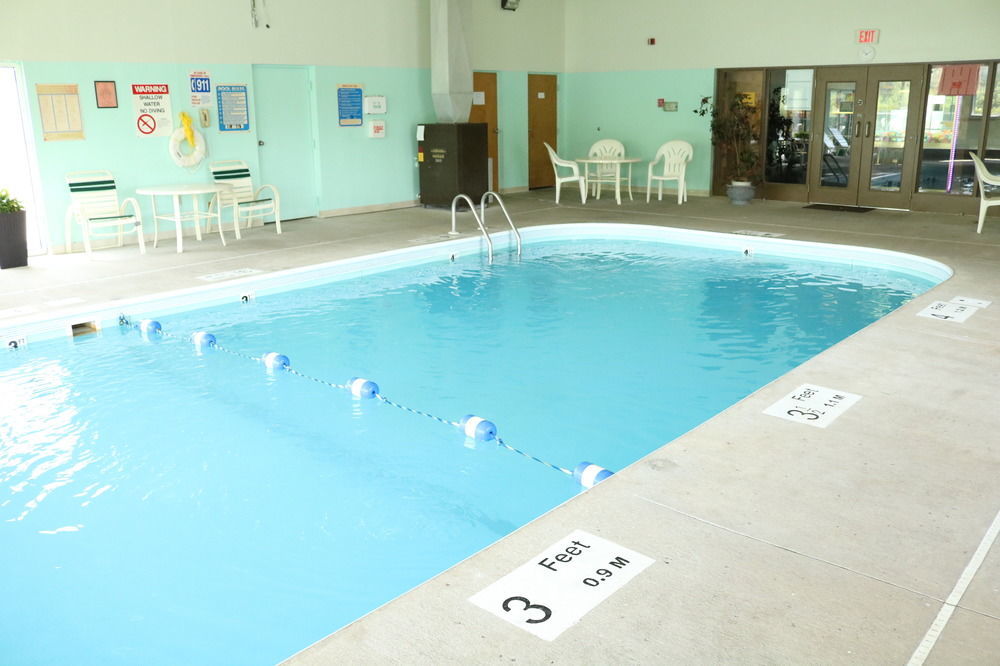 Super 8 By Wyndham Plattsburgh Hotel Екстериор снимка