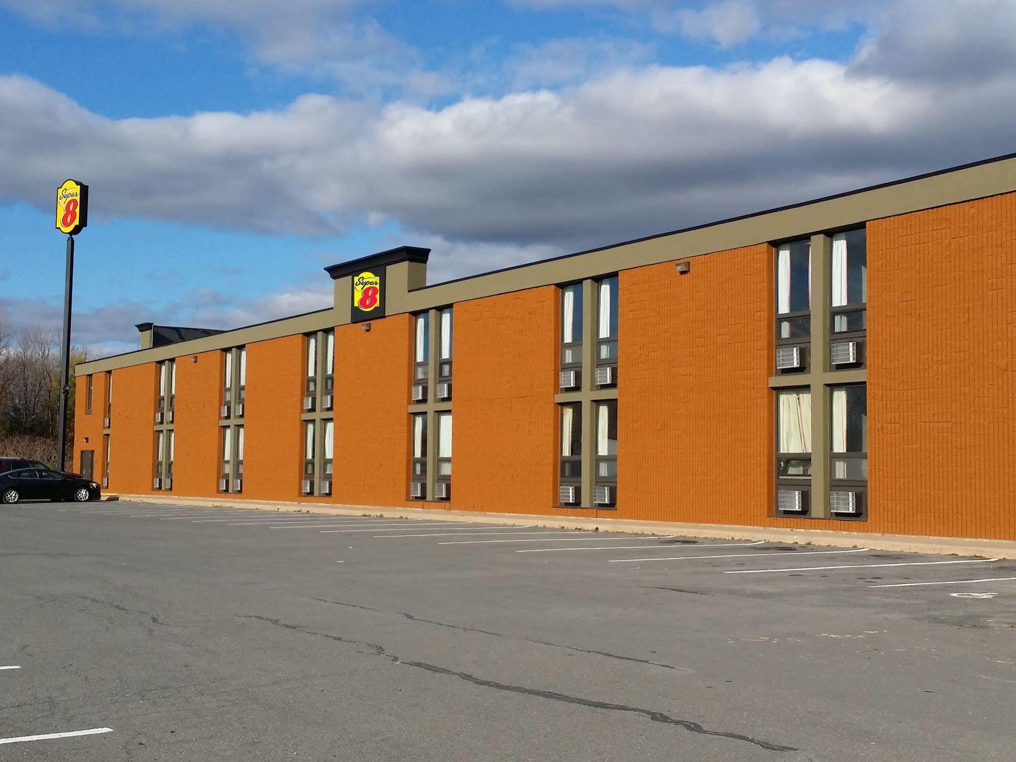 Super 8 By Wyndham Plattsburgh Hotel Екстериор снимка