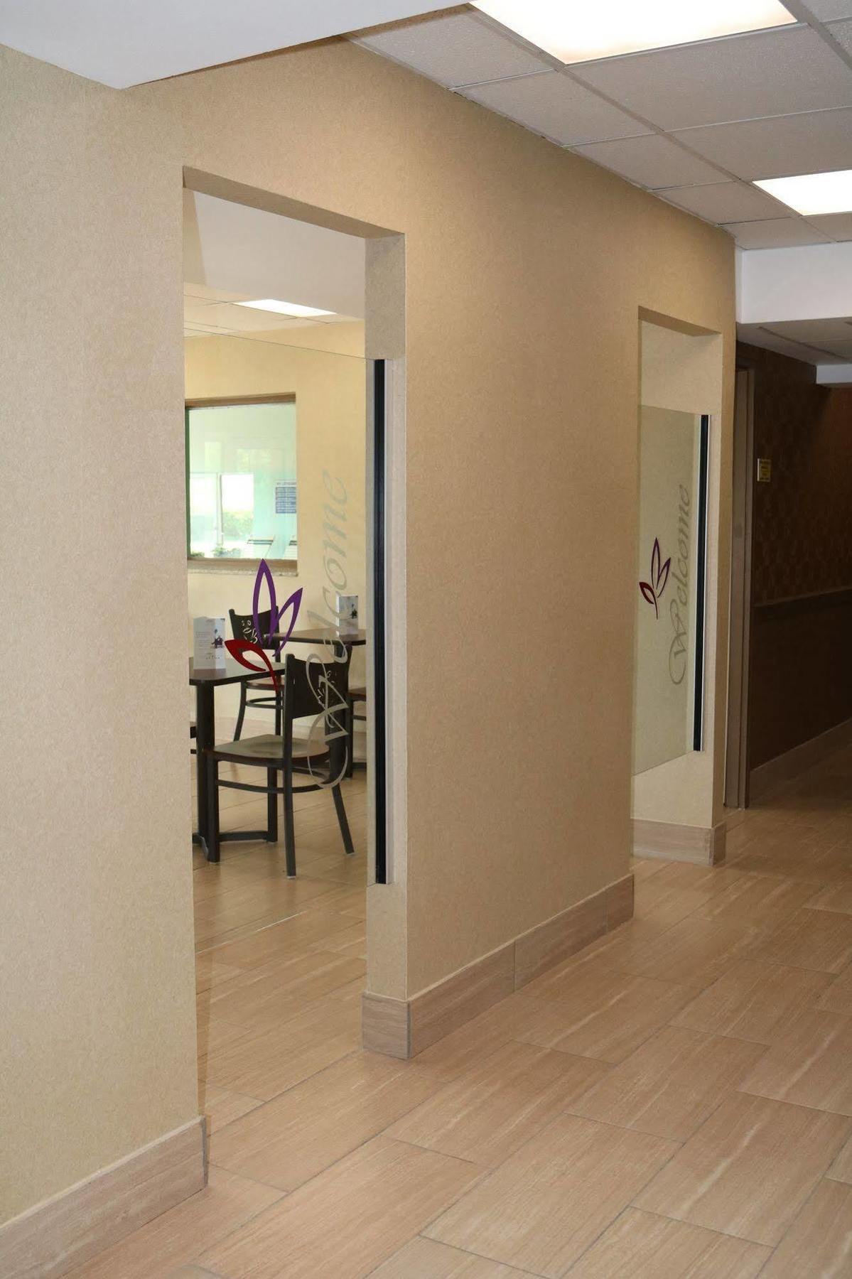 Super 8 By Wyndham Plattsburgh Hotel Екстериор снимка