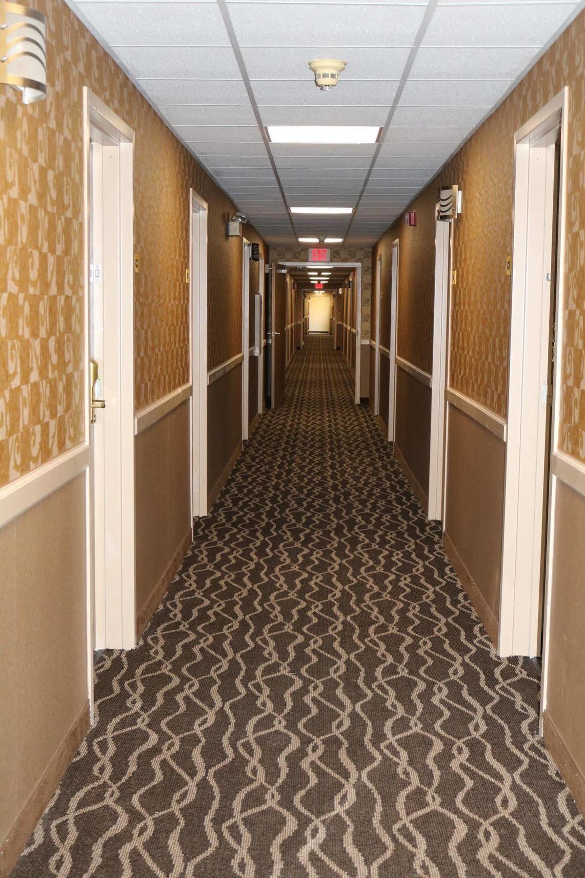 Super 8 By Wyndham Plattsburgh Hotel Екстериор снимка