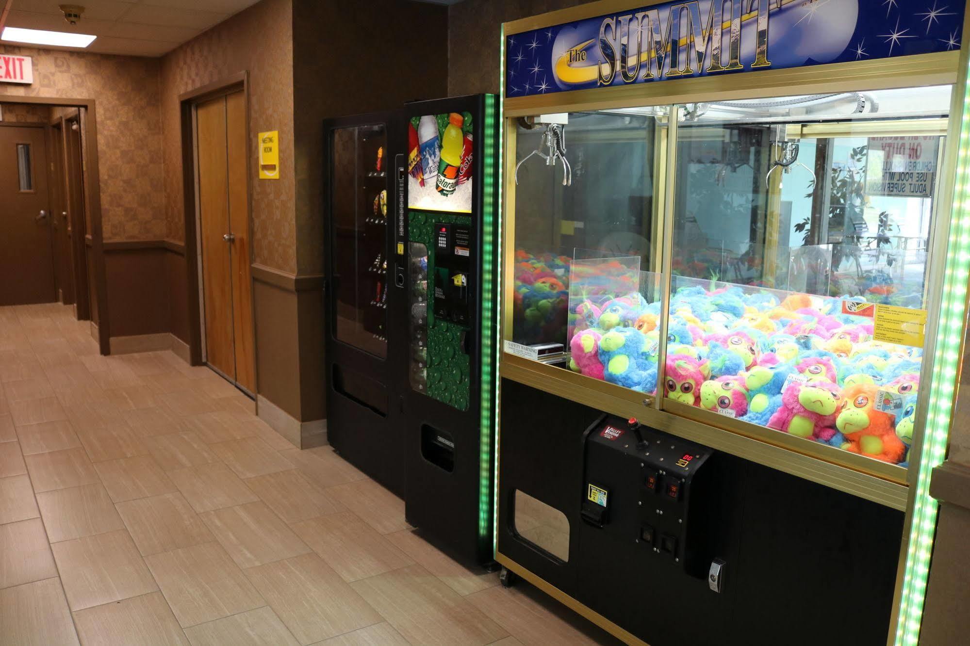 Super 8 By Wyndham Plattsburgh Hotel Екстериор снимка