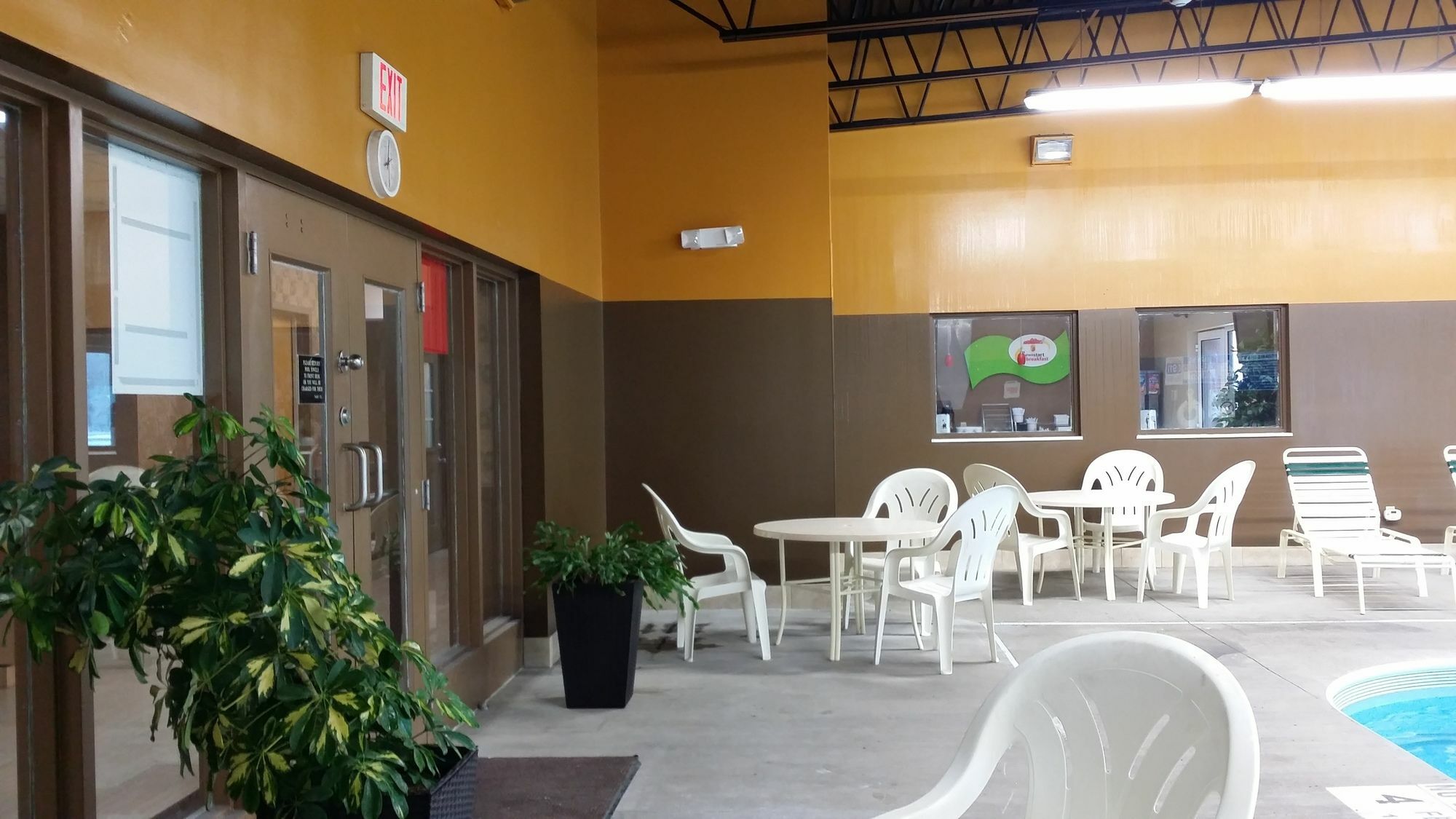 Super 8 By Wyndham Plattsburgh Hotel Екстериор снимка