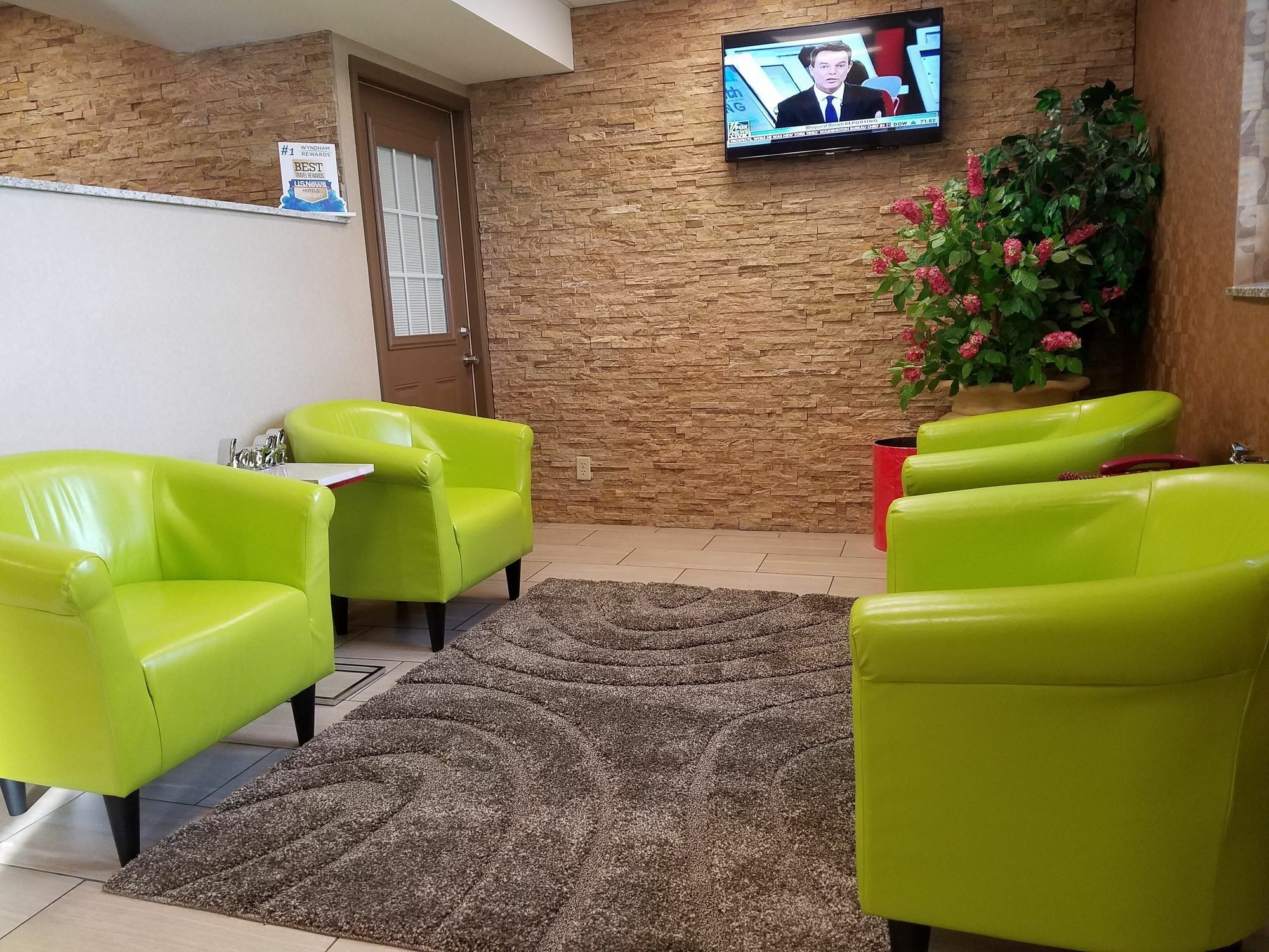 Super 8 By Wyndham Plattsburgh Hotel Екстериор снимка